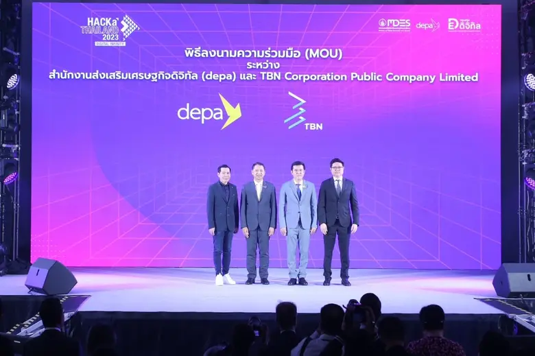 นายปนายุ ศิริกระจ่างศรี (ขวาสุด) ประธานเจ...