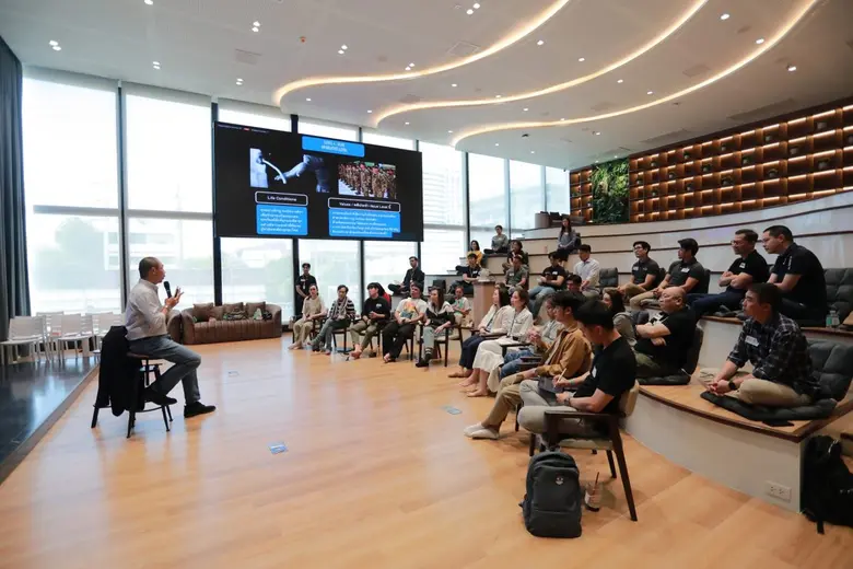 นายแพทย์ระวีวัฒน์ มาศฉมาดล ประธานเจ้าหน้า...