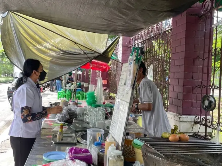 กทม.กวดขันจัดระเบียบผู้ค้ารอบสวนลุมพินี - ประสาน กฟน.เร่งสำรวจซ่อมทางเท้าที่ชำรุด