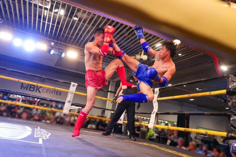 MBK CENTER FIGHT NIGHT มวยมันส์สนั่นเมือง สังเวียนเอ็ม บี เค เซ็นเตอร์ ชมฟรี!! มวยคู่เอกคนไทย-ต่างชาติ ปะทะเดือดทุกวันพุธ สัปดาห์แรกและสัปดาห์สุดท้ายของเดือน
