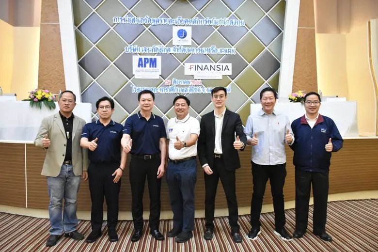 นายสันติพล เจนวัฒนไพศาล (ที่ 3 จากซ้าย) ป...