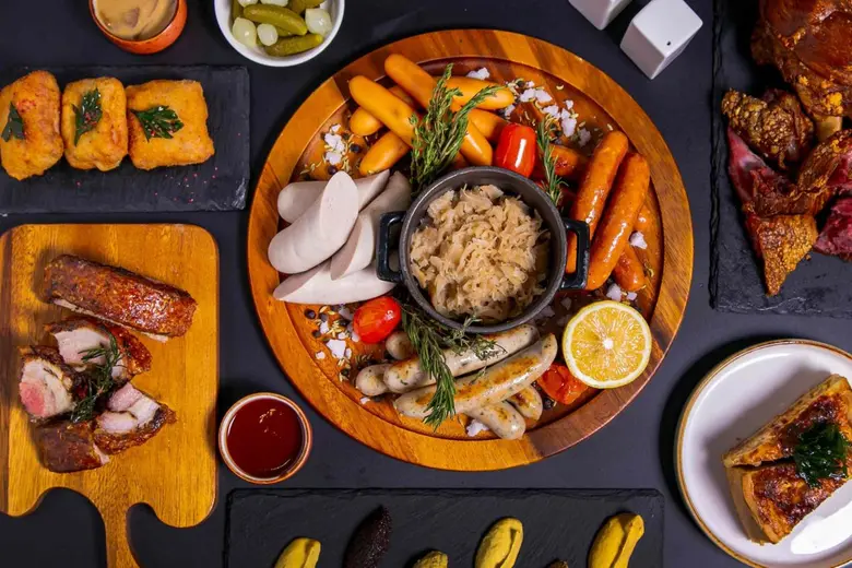 ทุกวันศุกร์เราพร้อมให้คุณได้ร่วมเดินทางตา...