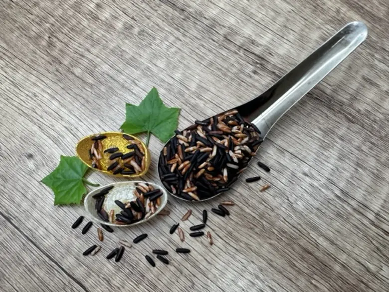 "เงินทองเป็นของมายา ข้าวปลาเป็นของจริง" ค...