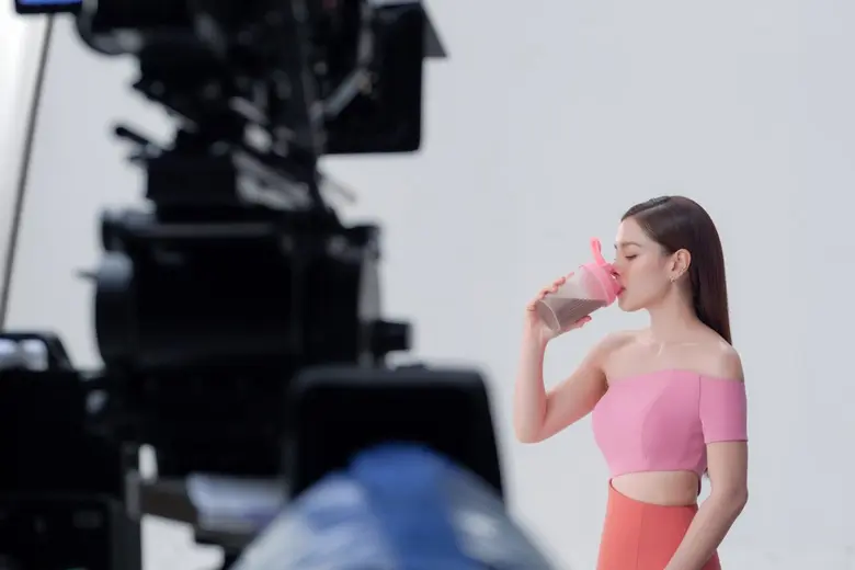 หลบหน่อยจ้า ตัวแม่ตัวมัมจะเดิน ถ้าเรื่องข...