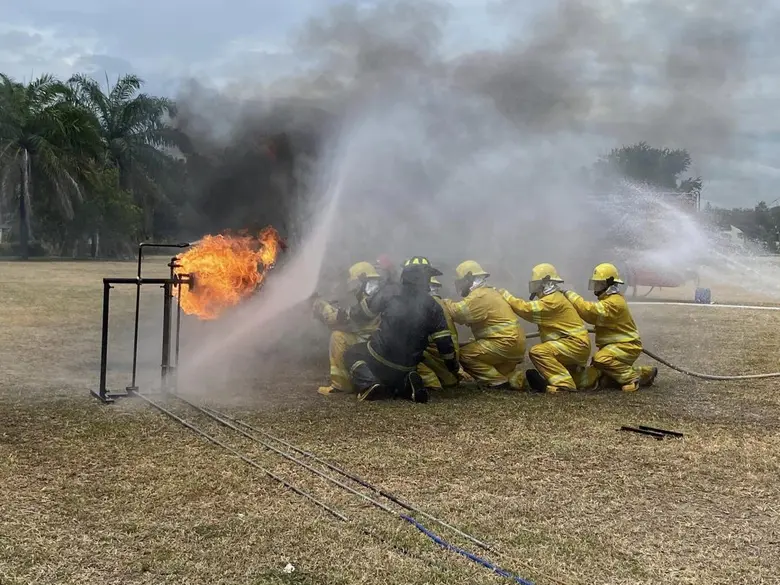 "ท่าเรือประจวบ" อบรมป้องกันอัคคีภัย ฝึกซ้อมแผนดับเพลิง และฝึกซ้อมแผนอพยพหนีไฟ