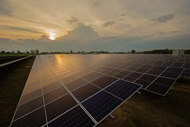 ปตท.สผ. เริ่มการผลิตไฟฟ้าจากพลังงานแสงอาทิตย์ เพื่อใช้ในกระบวนการผลิตปิโตรเลียม สนับสนุนเป้าหมายลดการปล่อยก๊าซเรือนกระจก