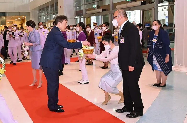 พระบาทสมเด็จพระเจ้าอยู่หัว และสมเด็จพระนา...