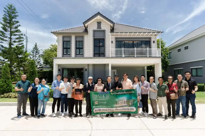 นายรณฤทธิ์ ฐิติสุริยารักษ์ (กลางซ้าย) กรร...