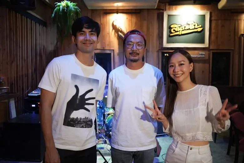 "เต๋อ - เต้ย" นำทีมก๊วนนักแสดง-ทีมงานสนุกสุดเหวี่ยง เลี้ยงปิดกล้องละคร "มือปราบกระทะรั่ว"