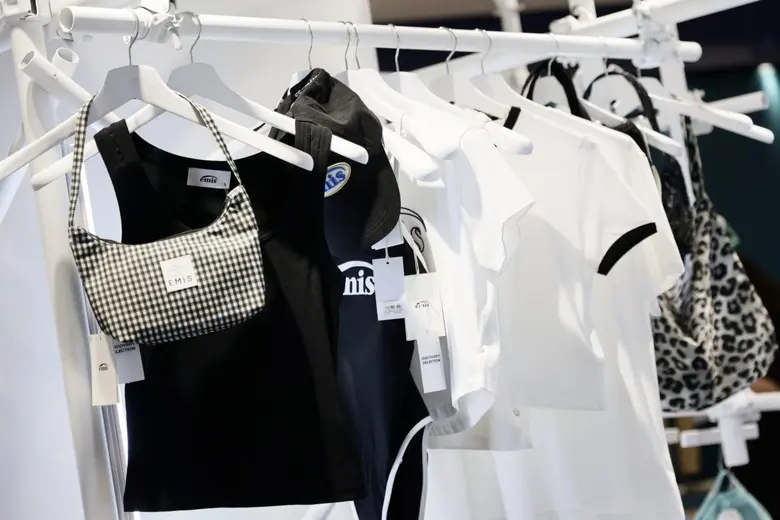 สยามดิสคัฟเวอรี่ นำเข้าแบรนด์ "EMIS" แบรนด์ดังจากเกาหลี เปิดที่แรกในประเทศไทย ปลุกแฟชั่นในตัวเอง ได้ที่ Discovery Selection ชั้น G สยามดิสคัฟเวอรี่