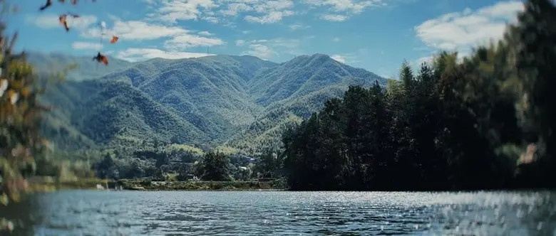 รายงานโดยหนังสือพิมพ์พีเพิลส์ เดลี (Peopl...