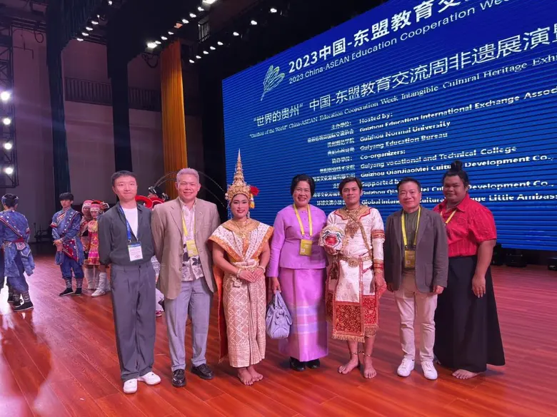 ผศ.ดร.กิตติศักดิ์ เกิดอรุณสุขศรี และอาจาร...