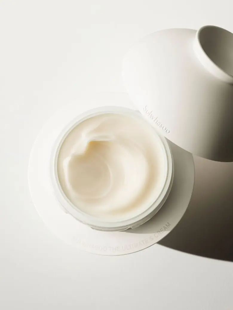 Sulwhsoo THE ULTIMATE S ที่สุดแห่งพลังความอ่อนเยาว์โดยการฟื้นบำรุงในแนว 7?* ที่ซ่อนอยู่บนใบหน้าอย่างล้ำลึกสู่ผลลัพธ์ผิวยกกระชับ กรอบหน้าชัด พร้อมลดการเกิดสัญญาณแห่งผิวเสื่อมสภาพ