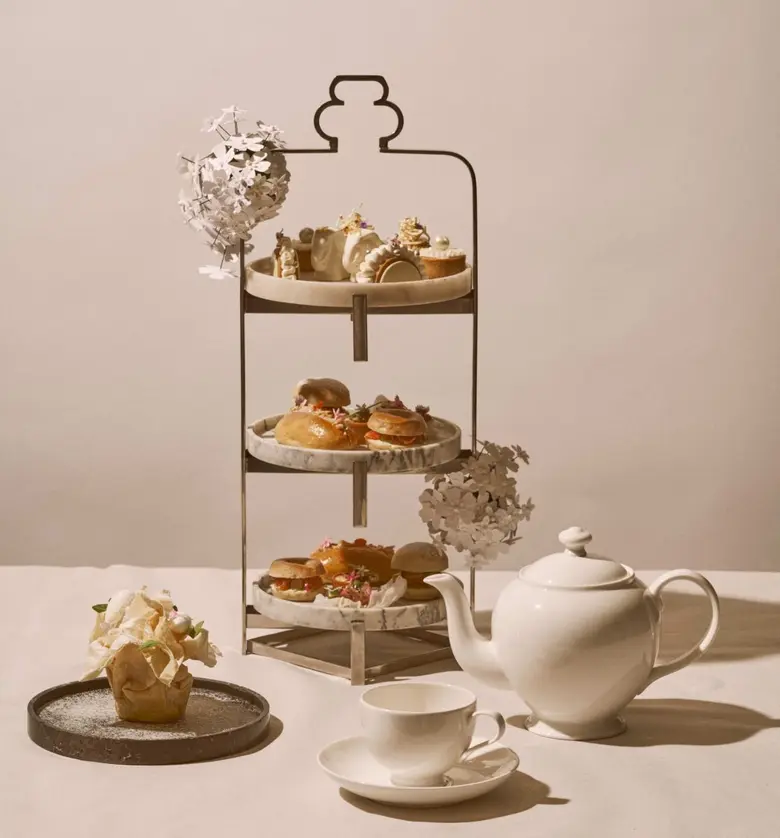 โรงแรมอนันตรา สยาม กรุงเทพฯ ร่วมกับ "โอม-...