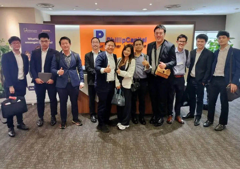 ดร.สมภพ ศักดิ์พันธ์พนม ประธานกรรมการ บริษ...