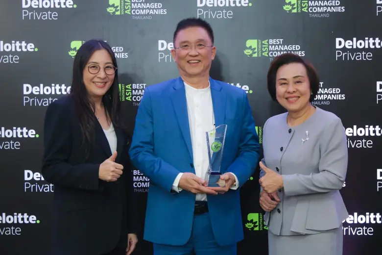 นพ.ชัยรัตน์ ปัณฑุรอัมพร ประธานเจ้าหน้าที่...