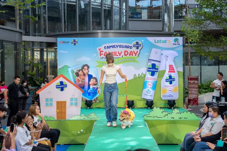 Pet Us จับมือ SC Johnson จัดกิจกรรม "Family Day with Family Guard" ดึงไอซ์ พาริส และครอบครัวแก๊งสี่ขา แชร์เคล็ดลับดูแลสุขอนามัยน้องหมา พร้อมเจาะกลุ่มครอบครัวคนรักสัตว์เลี้ยง จำหน่ายผลิตภัณฑ์แฟมิลี่การ์ดใน Pet Us ที่แรก