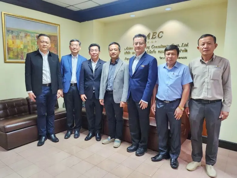 นายสมเกียรติ ศิลวัฒนาวงศ์ (ที่ 3 จากซ้าย)...