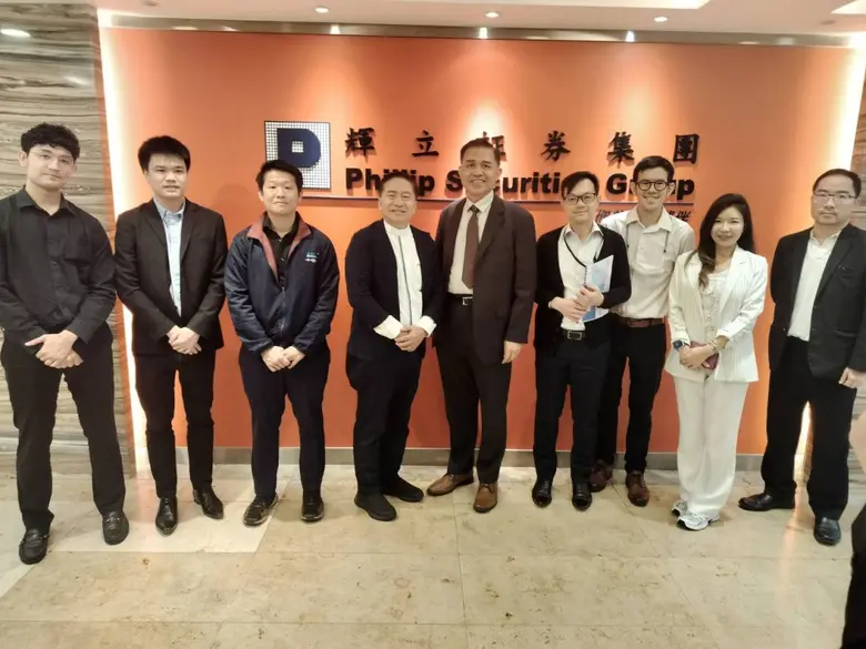 ดร.สมภพ ศักดิ์พันธ์พนม ประธานกรรมการ บริษ...