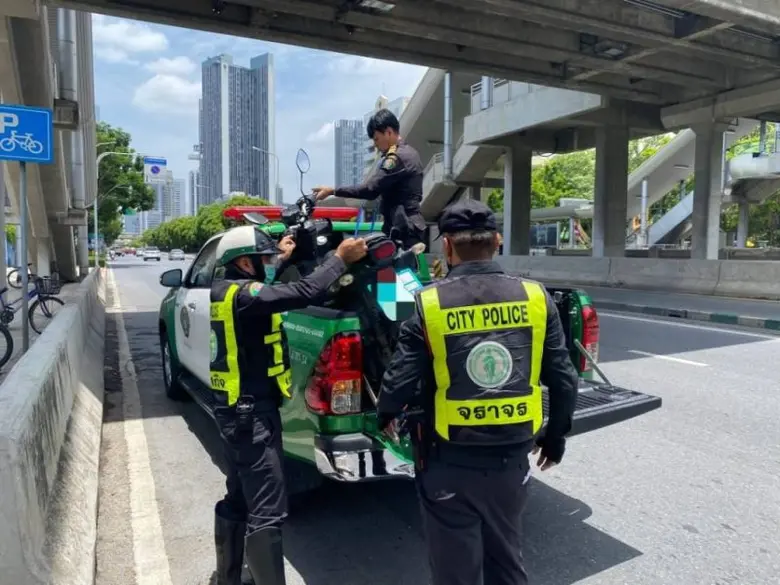 นายสุเมธ อมรศรีวรากุล ผู้อำนวยการเขตยานนา...