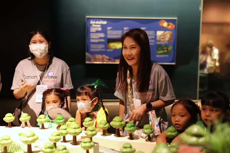 แคนนอน จัดกิจกรรม "Canon อาสาพาไปรู้เรื่องวิทย์ฯ นอกห้องเรียน"