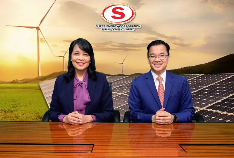 คุณจอมทรัพย์ โลจายะ (ขวา) ประธานเจ้าหน้าท...