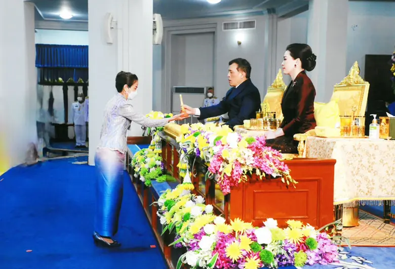 ในหลวง พระราชินี พระราชทานพระบรมราชวโรกาส...