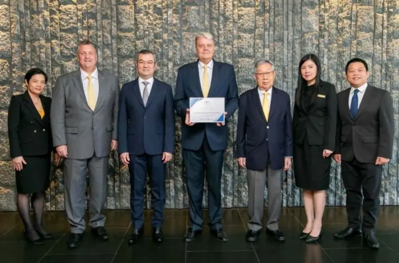 สุทธิเกียรติ จิราธิวัฒน์ (ที่ 3 จากขวา) ป...