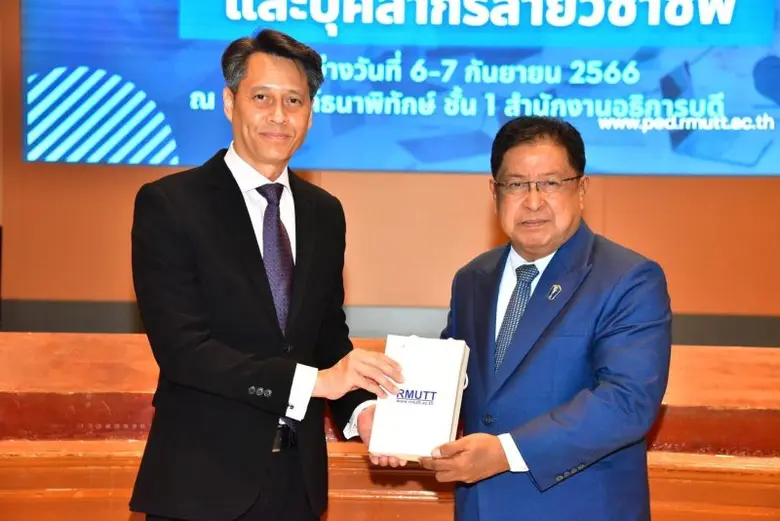 ผศ.ดร.รัฐสภา แก่นแก้ว อาจารย์ต้นแบบด้านการสอน SPU บริการวิชาการ โครงการหลักสูตรพัฒนาผู้บริหารและบุคลากรสายวิชาชีพ RMUTT