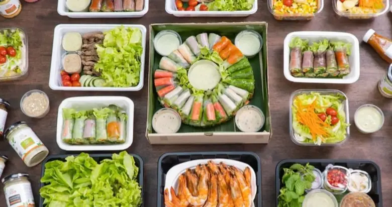 สลัดไฮโซ" บุกตลาดเมืองกรุง จากเงินร้อย สู่เงินล้าน ส่งต่อธุรกิจอย่างยั่งยืนจากรุ่นสู่รุ่น