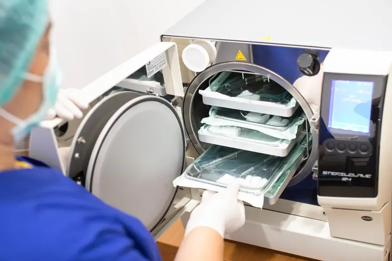 ศูนย์ทันตกรรม "เอเดลไวซ์ เดนทัลเฮ้าส์" ปักหมุดบุกตลาดทันตกรรม ชูจุดขายทีมแพทย์เฉพาะทางรากเทียม ผสานเทคโนโลยีเอกซเรย์ 3 มิติ พร้อม "Implant Knowledge Center"