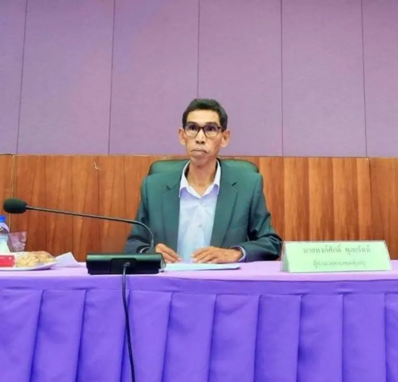 นายพงค์ศักดิ์ พูลยรัตน์ ผู้อำนวยการเขตทุ่...