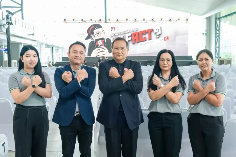 นายนลิน หาญมโนรมย์ (ที่ 2 จากซ้าย) ผู้ช่ว...