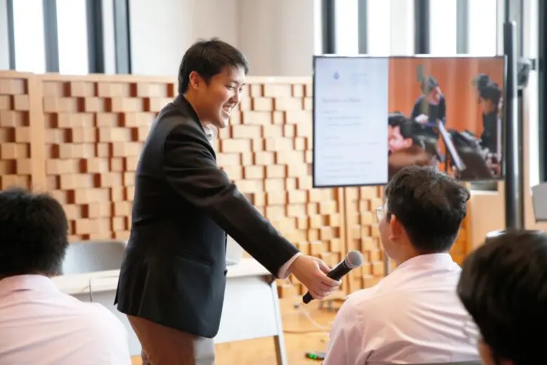 คณะครูและนักเรียนโรงเรียนกรุงเทพคริสเตียน...