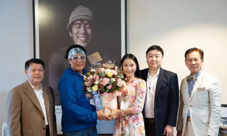 รศ.ดร.ธนวรรธน์ พลวิชัย อธิการบดีมหาวิทยาล...