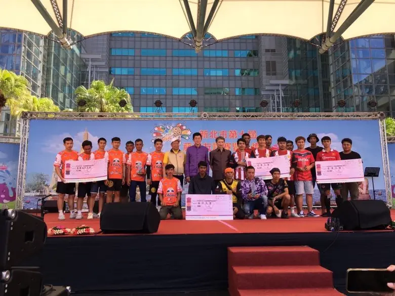 ปลัดกระทรวงแรงงานเข้าร่วมในพิธีเปิดการแข่งขันเซปักตะกร้อและลอยกระทง ประจำปี 2566 กับพี่น้องแรงงานไทยในไต้หวัน