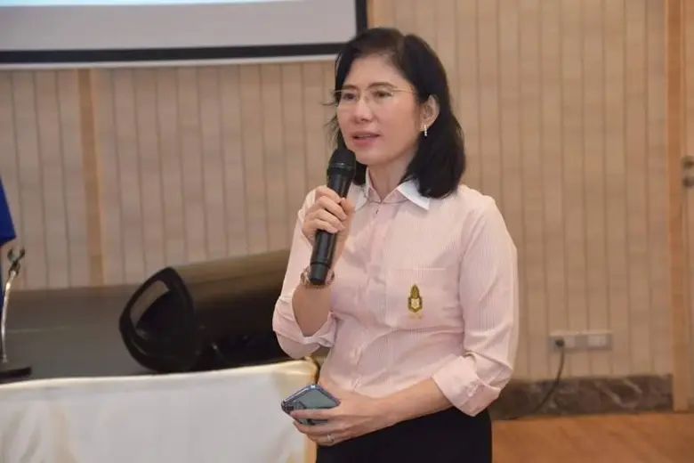 นางเลิศลักษณ์ ลีลาเรืองแสง ผู้อำนวยการสำน...