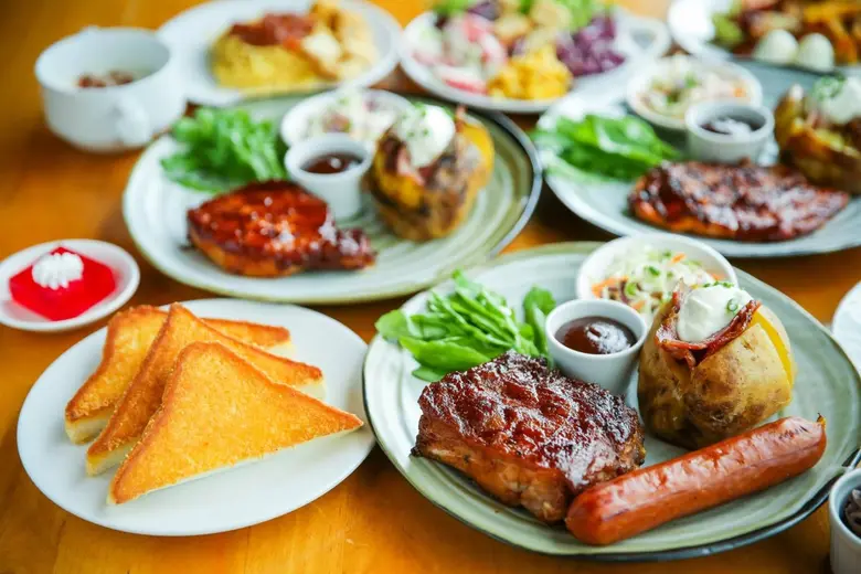 ส่องตำนาน Sizzler ชีสโทสต์ ขนมปังสามเหลี่ยม Signature ที่มัดใจชีสโทสต์เลิฟเว่อร์มายาวนานกว่า 3 ทศวรรษ