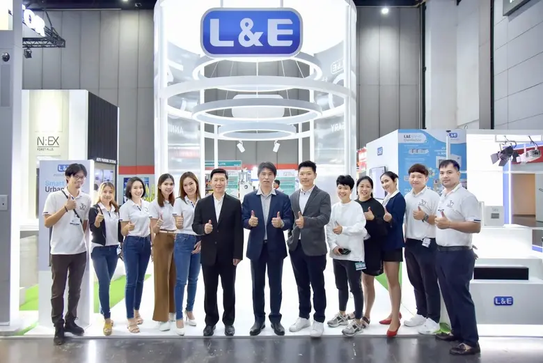 คุณสิริพงศ์ ธิติธนพงศ์ (ที่ 6 จากซ้าย) ผู...