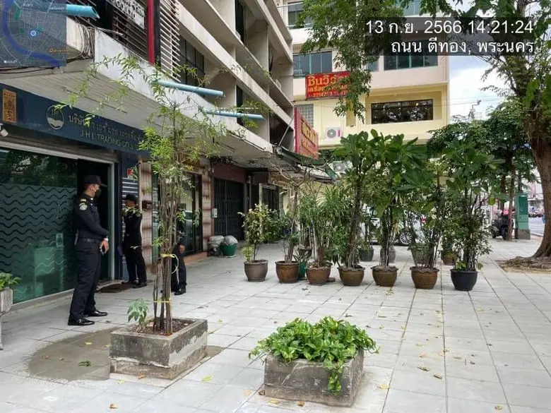 เขตพระนครเข้มงวดตรวจสอบไม่ให้ตั้งวางสิ่งของกีดขวางพื้นที่สาธารณะ