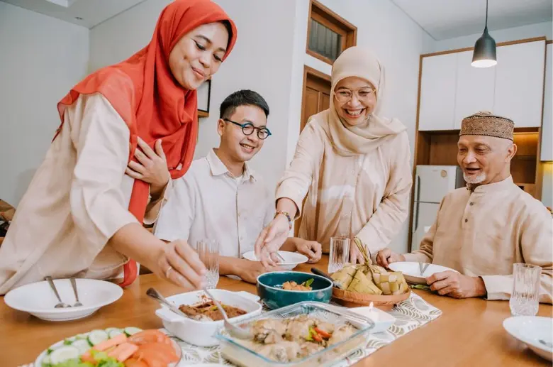 รมว.อุตสาหกรรม เล็งปั้น "ฮาลาลฮับ" ในพื้นที่ SEC เจาะตลาดตะวันออกกลาง สั่งการ สศอ. ชี้เป้าศักยภาพพื้นที่ สร้างเศรษฐกิจนำอุตสาหกรรม