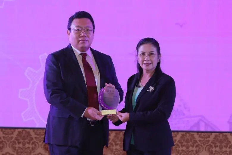 นายเหอ หนิง ประธานเจ้าหน้าที่บริหาร บริษั...