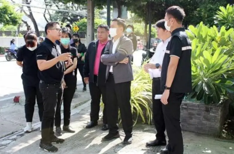 นายชาติชาย กุละนำพล ผู้อำนวยการเขตสาทร กท...