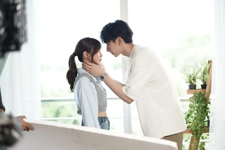 ส่องภาพบรรยากาศเบื้องหลังกองละครโรแมนติก ...