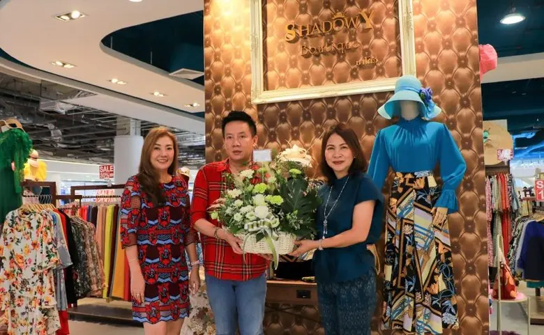 นางสาวจรูญรัตน์ สาลี กรรมการผู้จัดการ บริ...