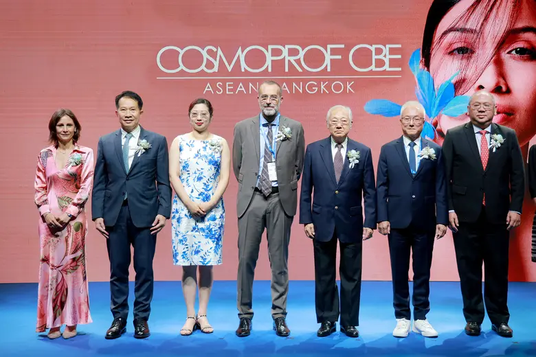 นายมนู เลียวไพโรจน์ ประธานบริษัท อินฟอร์ม...