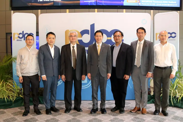 นายเธียรชัย ณ นคร ประธานกรรมการคณะกรรมการ...