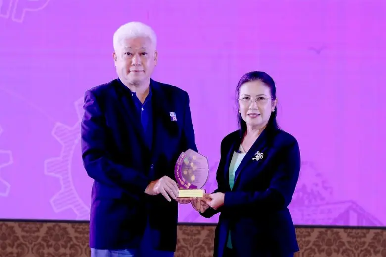 นายชาญวิทย์ จารุสมบัติ รองกรรมการผู้จัดกา...