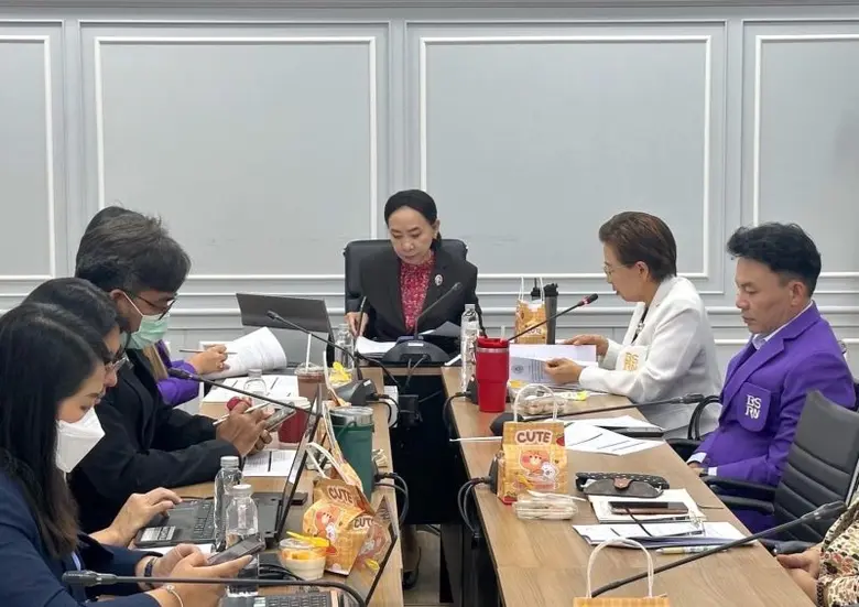 ผศ.ดร.ลินดา เกณฑ์มา อธิการบดีมหาวิทยาลัยร...