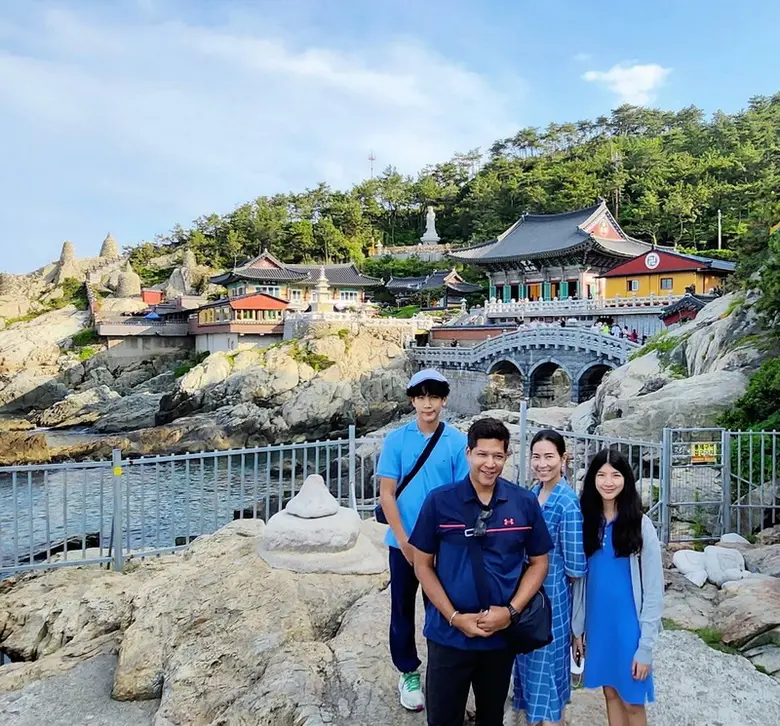 3 สาวเซเลบสายบุญ ร่วมรำลึกครบรอบ 20 ปี คุณพ่อเรย์.. ผู้สร้างงานสร้างอาชีพแก่ผู้พิการอย่างยั่งยืน
